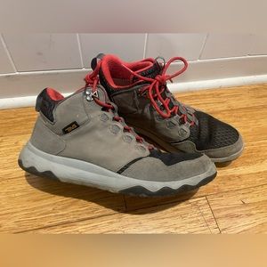 Teva Arrowwood mid sneaker / boots - waterproof & reflective!